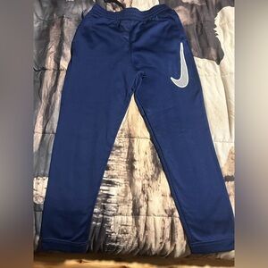 Youth Nike jogger style pants size X-Large excellent condition